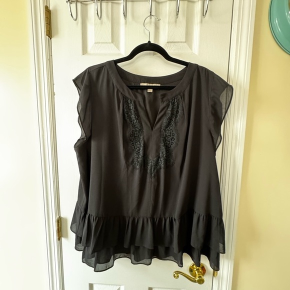 LOFT Tops - LOFT black Cap Sleeve Ruffled Blouse
